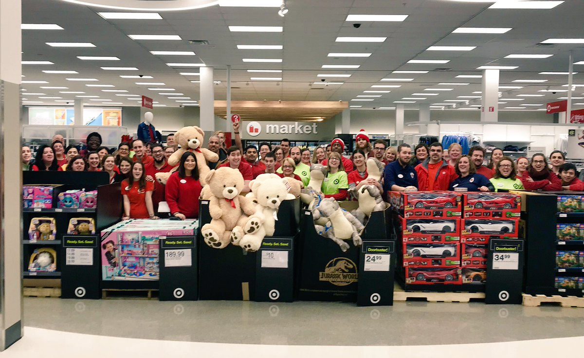 KChaloge's tweet photo. First Black Friday in Vermont! T-3306 is rocking and rolling! #Holidaydomination #ReadySetSave @TargetVt @SeanLindner @wtgeary @Target https://t.co/RZWg0aafVP