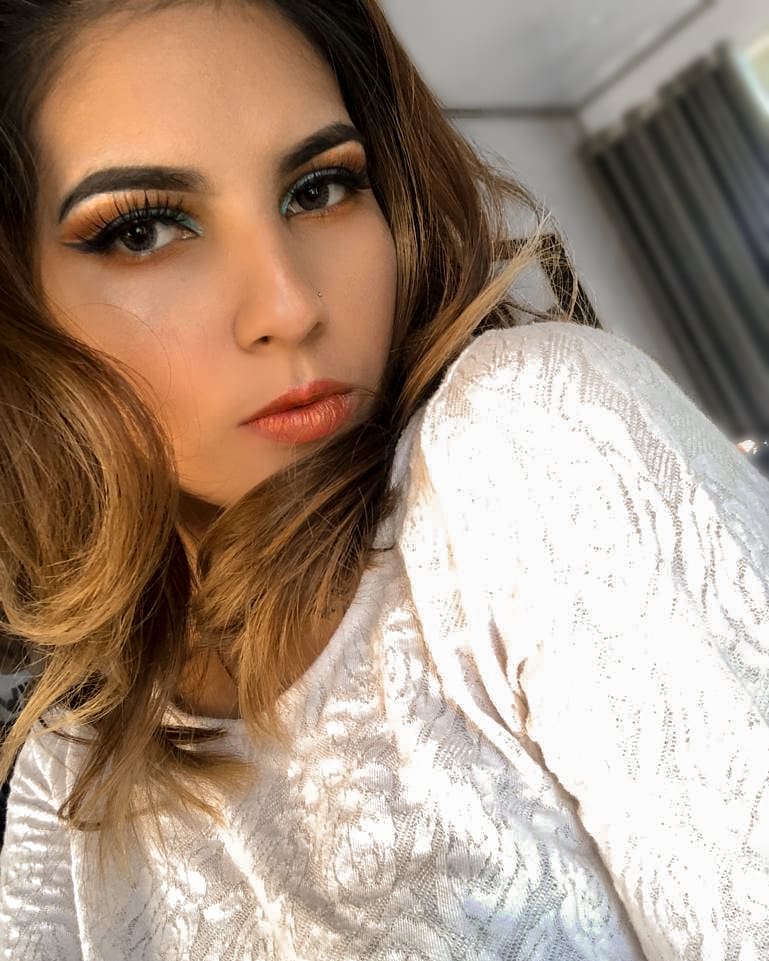 brigittemackled's tweet photo. Me: "I'm just gonna do natural makeup today"
.
#makeup #makeupaddict https://t.co/hzIkBXyk37