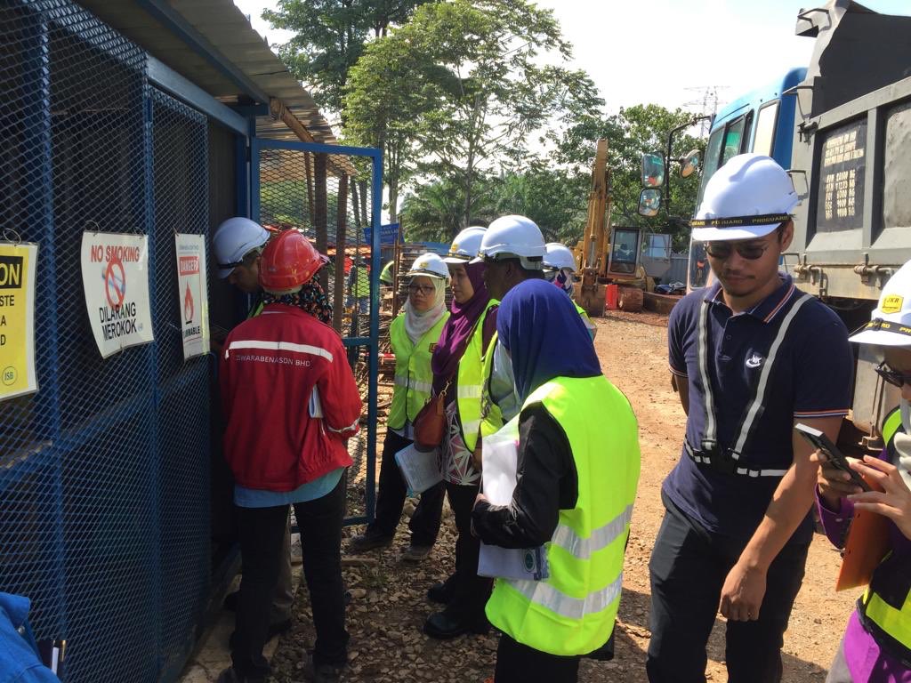 UPKZonTimur2's tweet photo. Audit pembinaan alam sekitar dari Caw Alam Sekitar dan Kecekapan Tenaga ke Projek Menaiktaraf Jalan Persekutuan FT83 Chenor. Semoga taklimat dan audit yang dijalankan dapat meningkatkan tahap pengurusan alam sekitar projek ini.@Zulakmal8 @HasmiJkr @NorHayatiIsma16 https://t.co/nYlTNZoP3e
