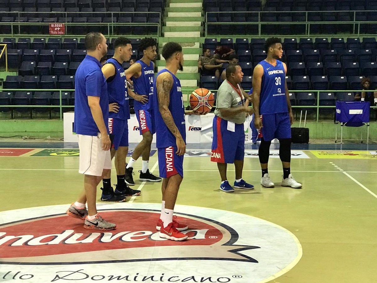 RDBSeleccion's tweet photo. ¡De vuelta a la cancha! Comenzó en La Vega nuestra preparación para los juegos vs Brasil y Chile de esta venidera ventana. El sábado retornamos al Fernando Teruel. #VamosDOM🇩🇴 #FIBAWC https://t.co/UQuaLCeFPU