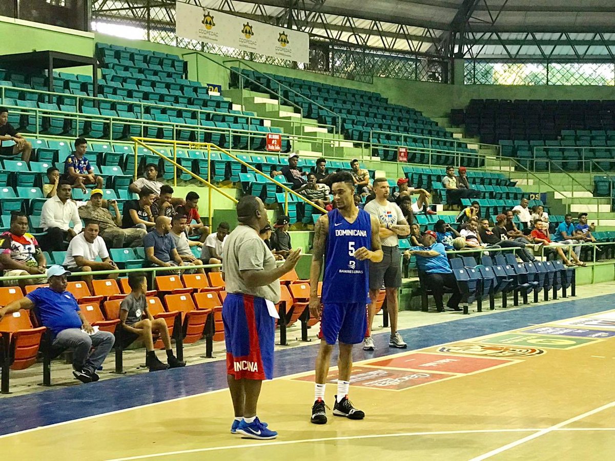 RDBSeleccion's tweet photo. ¡De vuelta a la cancha! Comenzó en La Vega nuestra preparación para los juegos vs Brasil y Chile de esta venidera ventana. El sábado retornamos al Fernando Teruel. #VamosDOM🇩🇴 #FIBAWC https://t.co/UQuaLCeFPU