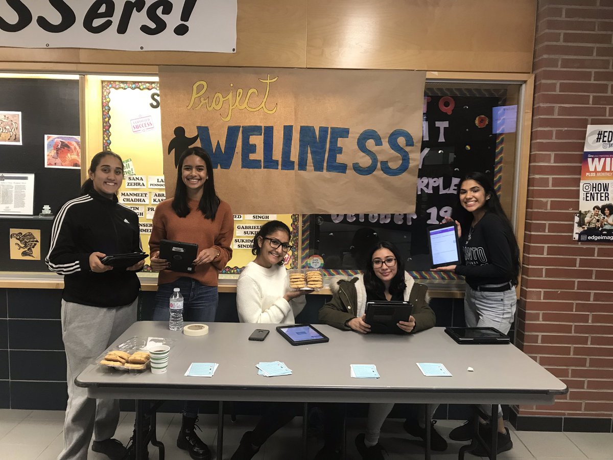 T_Grindley's tweet photo. The @LASSinspires Project Wellness Ss sharing well-being tips at Parent’s Night! @ClimatePeel #Peel4MH https://t.co/nOUcm4Gyah