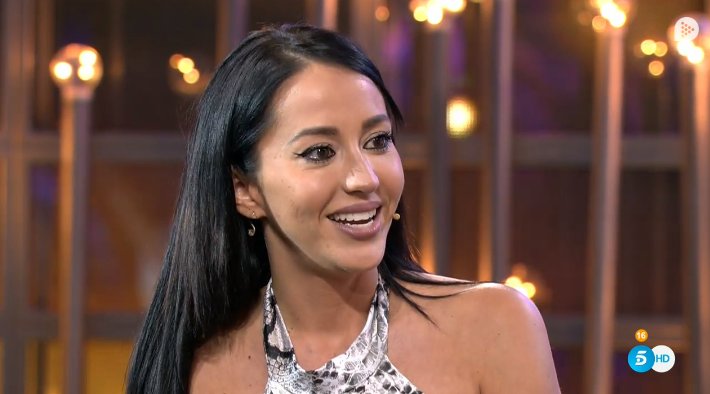 ghoficial's tweet photo. ¿Por qué está fuera Aurah?

🔄 Por su concurso
❤️ Por enfrentarse a Koala

#GHVIPGala11 https://t.co/fwllczYs5V