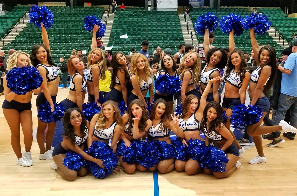 TLD_Bianca's tweet photo. Happy Thanksgiving!! 🦃🍽🍁So thankful for all of my TLD sisters 💙🏀💙 @LegendsDancers https://t.co/xm76Rz6uxF