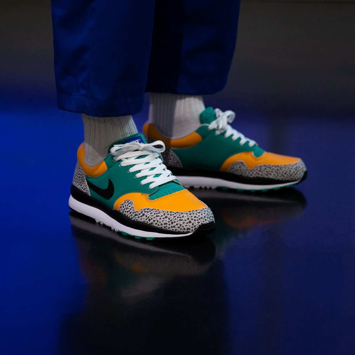 nike air safari se emerald green