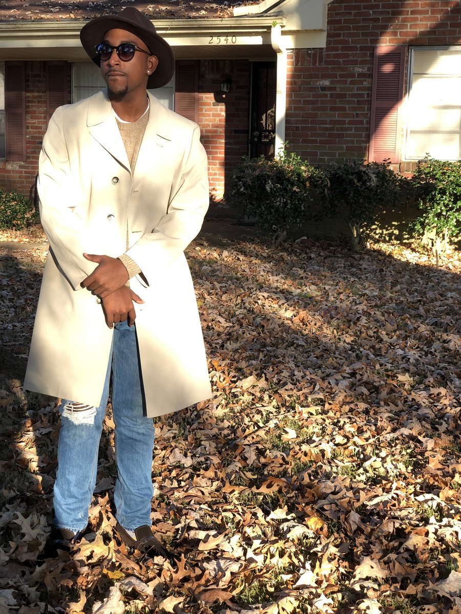 timwalkermusic_'s tweet photo. Issa vibe๐๐๐ #HappyThanksgiving #bespoke #phadora #trenchcoatszn #sophomoreszn #UncleTim https://t.co/Abp72R9hz1