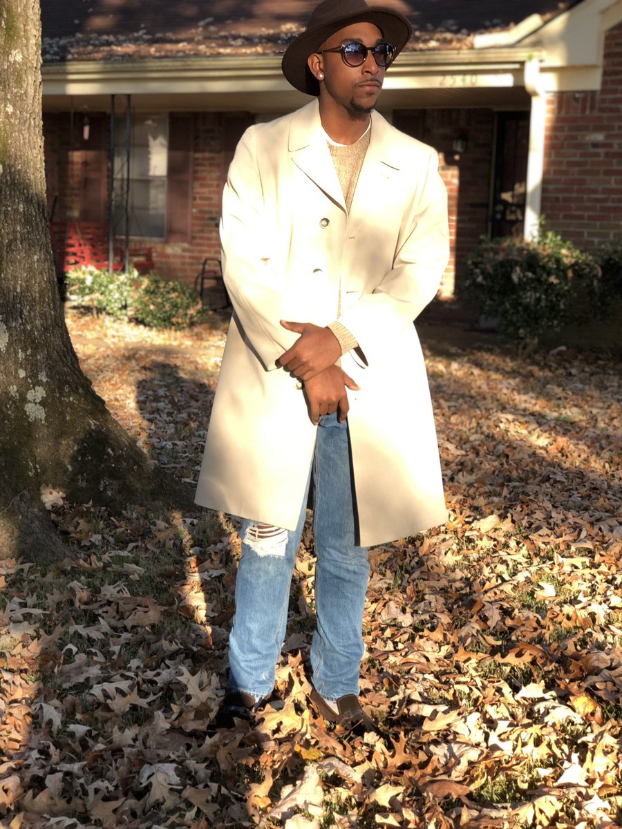 timwalkermusic_'s tweet photo. Issa vibe๐๐๐ #HappyThanksgiving #bespoke #phadora #trenchcoatszn #sophomoreszn #UncleTim https://t.co/Abp72R9hz1