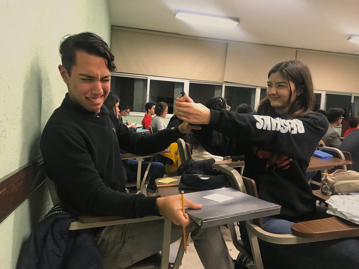 Fer_MCaballero's tweet photo. Yo amenazando a mi última neurona para que trabaje https://t.co/B8wmuS2Qn9