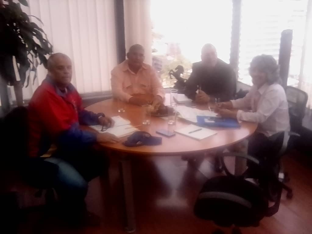 Unefa_Barinas's tweet photo. Decano #NúcleoBarinas José Teran y Coord. de Extensión Prof. Jorge Aldana se reúnen con la Viceministra del MPPEUCT Lourdes Acuña para solicitar Kit de Laboratorio para las carreras de Ingeniería Agroindustrial, Mecánica, Eléctrica y Enfermería #UnefanbExcelenciaEducativa https://t.co/uxa2Y88KGL