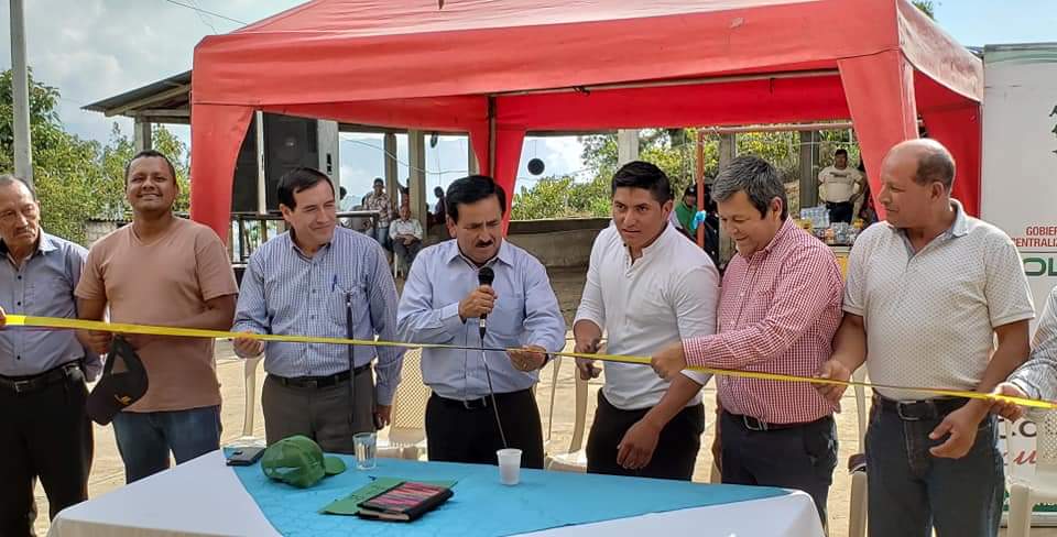 VinicioColomaR's tweet photo. Hoy tuve la suerte de visitar el Recinto de #Zurupamba para hacer la entrega de la vía lastrada que une a este  importante sector del cantón #Chillanes. Han pasado 20 años para ser atendidos. Las vías son el desarrollo. #PrefecturaDeBolívarCumple https://t.co/fA4VxobWhS