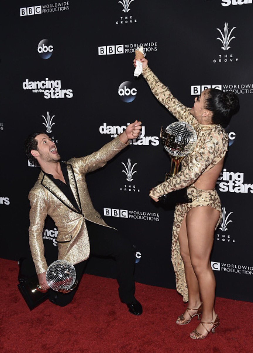beyoncesverse's tweet photo. Two years ago today ✨ 
#TeamValaur https://t.co/88DHc1ycOK