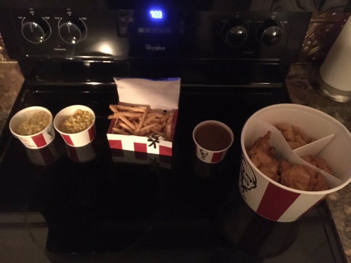 skylandfarms's tweet photo. Last load of corn = KFC feast #imnotsharing https://t.co/Hl9W2IQ0ZE