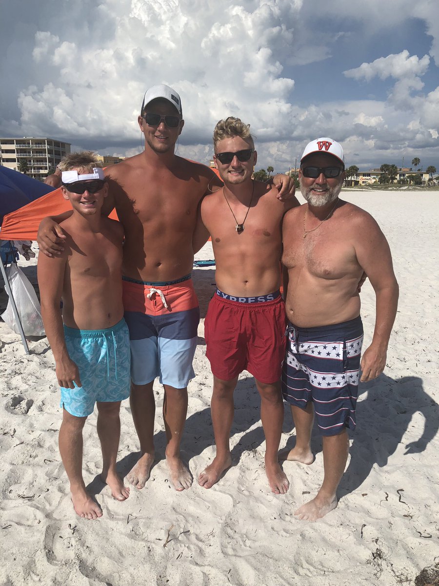 matthiasebeyer's tweet photo. Quick tweet to say I’m thankful for my family, my girl, and the boys. Here’s to another year 🤪 https://t.co/krJIz6w00w