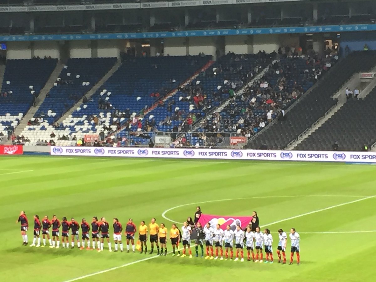 mujerfutbolcom's tweet photo. Inicia el protocolo de la #LIGAMXFemenil.
#MTYvsGDL https://t.co/F0472rTgRx