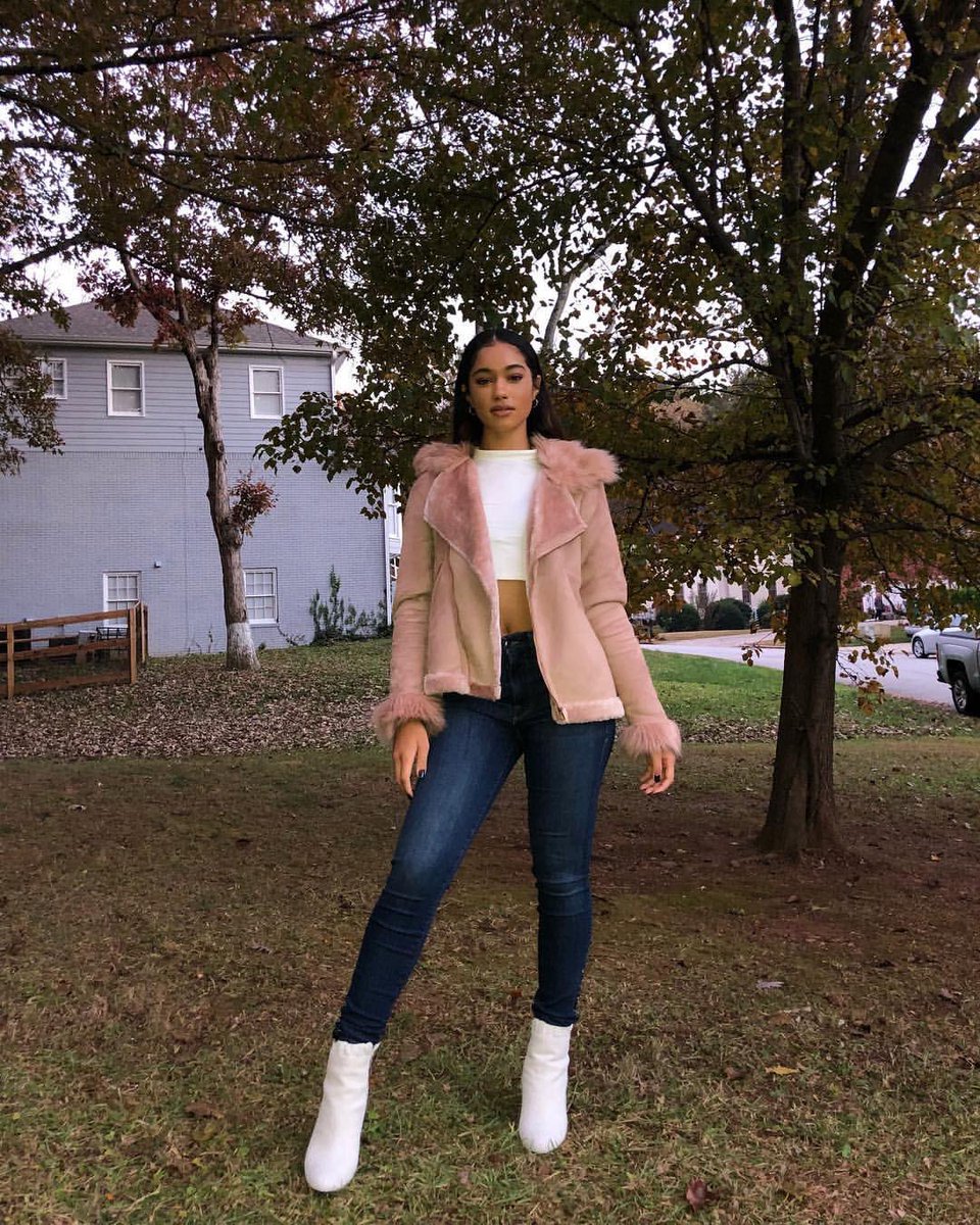 lalalandtbh's tweet photo. Happy Thanksgiving. 🍁 https://t.co/eY7AjMSjoq