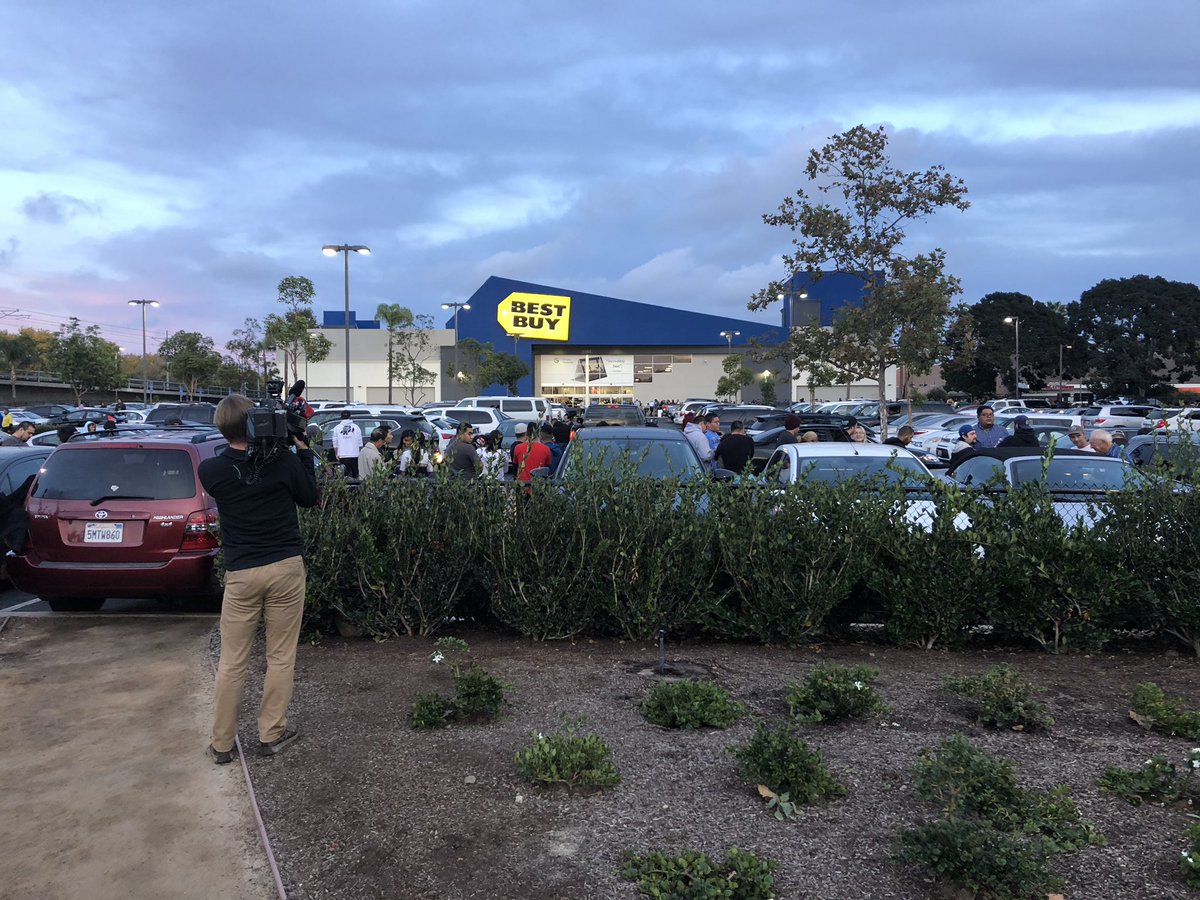 HopeNEWS8's tweet photo. Enjoying a #HappyThankgiving from our @CBS8 News family to yours! And #GrayThursday is in full effect @BestBuy as doors open and the shop is on🛒 https://t.co/Jk61jJrY7j