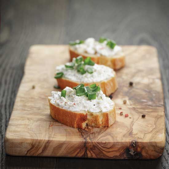 mthrearthliving's tweet photo. “Try this creamy, dairy-free cheese spread on baguette slices and topped with additional chopped chives.” https://t.co/fP61XG0hNo #motherearthliving #Thanksgiving2018 #ThanksgivingWeek2018 https://t.co/XVnyu7zZgg