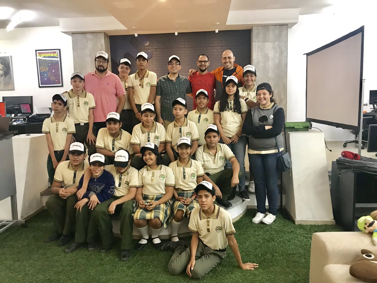 SecTalentos's tweet photo. Alumnos del Club de Programación #HackingClub, dirigido por el Mtro. @h_guedea, visitaron y conocieron la empresa de desarrollo de software colimense @micheladaio donde les ofrecieron charlas, taller y la experiencia de formar parte de una comunidad como programadores. https://t.co/AaP5qWqSYG