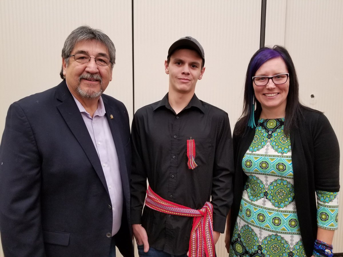 RhondaTaylor_'s tweet photo. I'm honoured to be presenting the 'Employment in a Traditional Field' Award to Albert Boulette from Manigotagan, #Manitoba at the Manitoba Aboriginal Youth Achievement Awards. Congratulations to Albert &amp; all award recipients! #MAYAA2018 #Youth  @MITTcanada @fraserfaraway https://t.co/aiuvmgfxY4