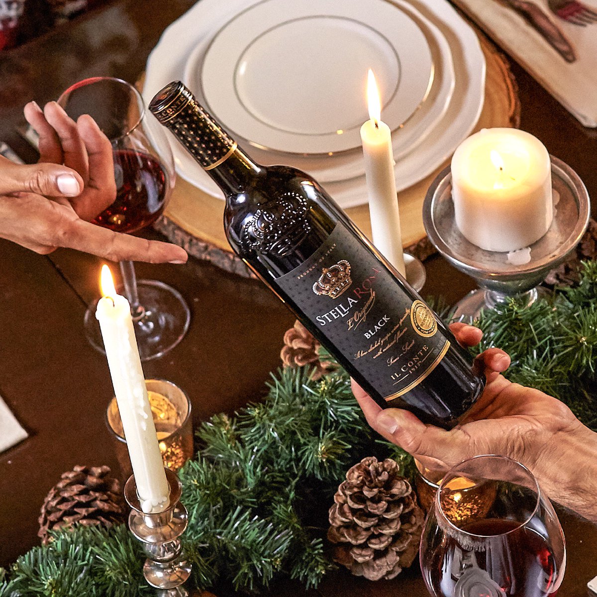 stellarosawines's tweet photo. #HappyThanksgiving to all! 💖 We have so many reasons to be grateful this #Thanksgiving, and we’re especially #Thankful for all of you! Who’s ready to #Stellabrate? 🙋🏽♀️🍷#TasteTheMagic #StellaRosa #StellaBlack https://t.co/WO4fvnuDdQ