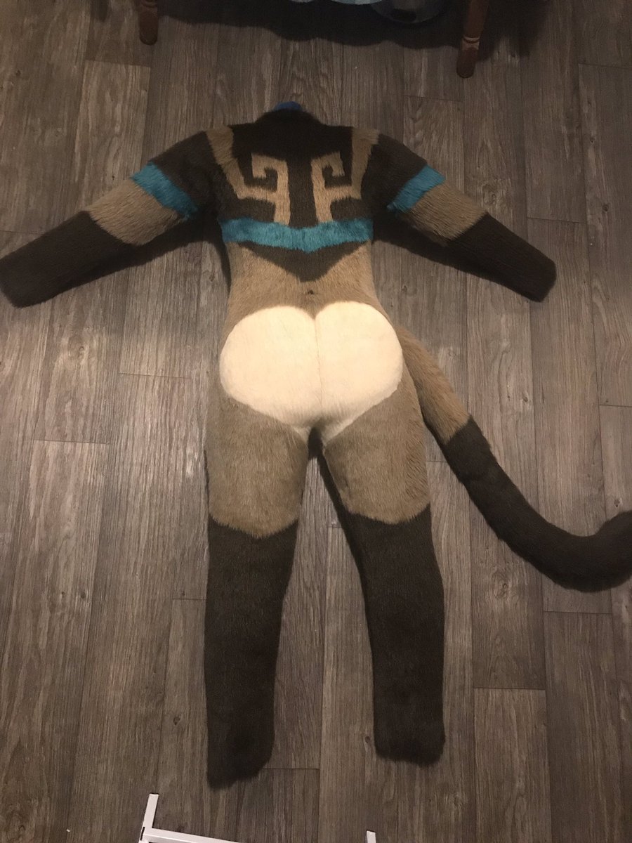 CuttleboneWorks's tweet image. Padded body and parts finished up for @LeoneLaTwerk along with some fur packaged up to shoot his way. Hope I get to see this cat strut his stuff soon! Definitely a huge fan of the mink/rabbit/teddy line of faux furs as the length really makes markings pop!