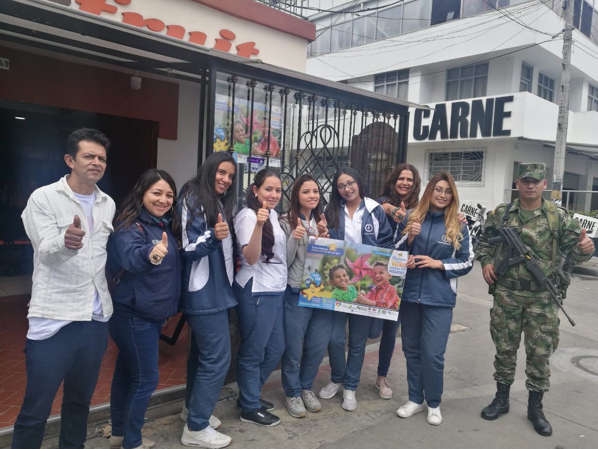 Ejercito_Div3's tweet photo. #Brigada23, #FeEnColombia, #BASER, #BAAID 3 y @Secgobnar visitaron establecimientos comerciales, con el fin de presentar la campaña "Ilumina tu Vida, Vívela sin Pólvora", que busca  generar conciencia y disminuir el número de afectados por pólvora en durante esta época en #Nariño https://t.co/xLfajwW1AY