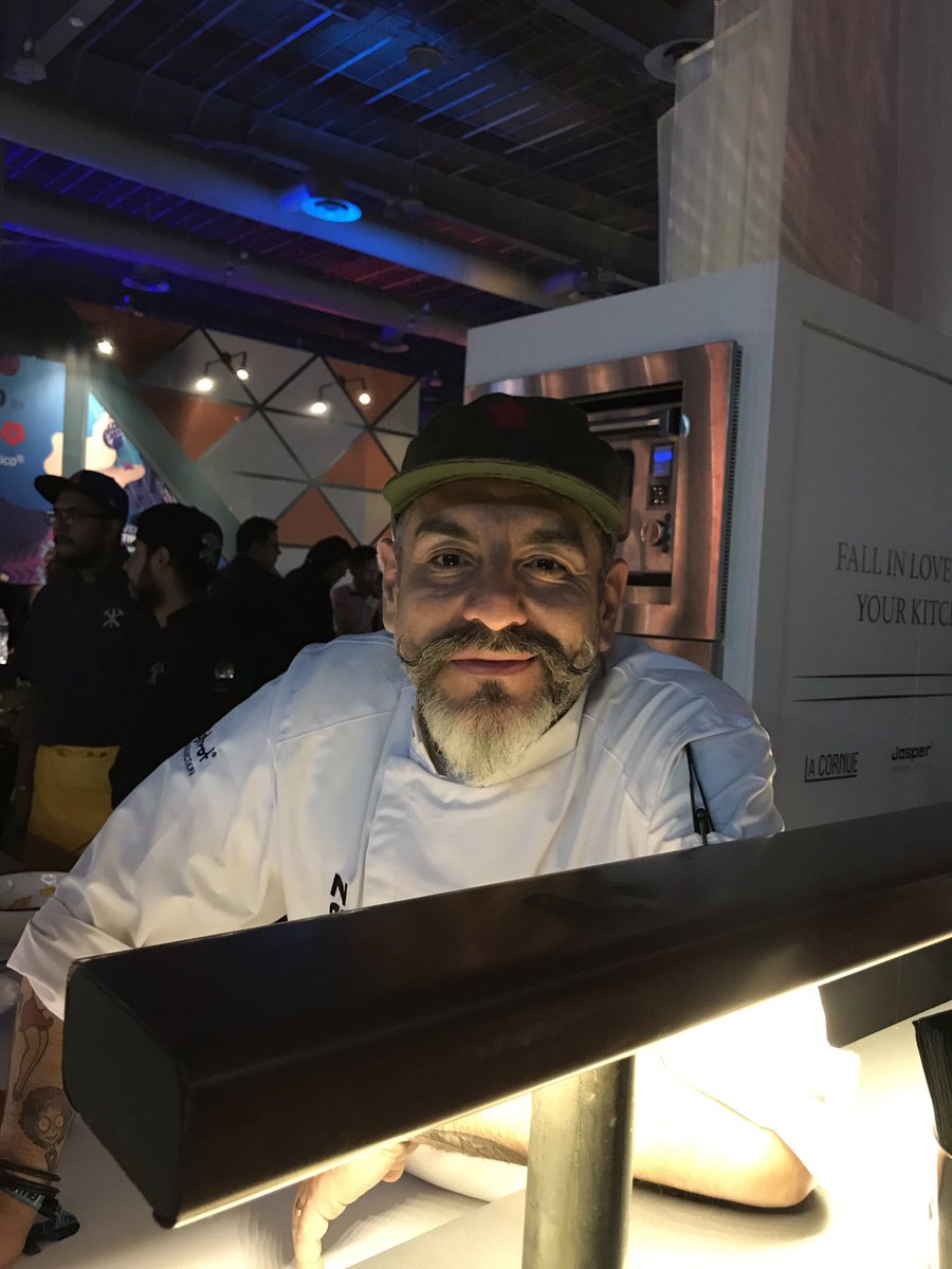 La sección de @Citibanamex dentro de #millesimeGNP2018 se llama #MexicoVivo ahí se ofrecen los platillos de <a href="/liz_galicia/">liz galicia</a> del <a href="/muralpoblanos/">Mural de los Poblanos</a> <a href="/AquilesChavez/">Aquiles Chavez</a> de <a href="/SoteroRestMx/">SoteroRestMx</a> y <a href="/chefDcm/">David Cetina Medina</a> de <a href="/latradicioncdmx/">La Tradicion CDMX</a> Esto es lo que llamaría una oda a la cocina que provoca amor #foodporn