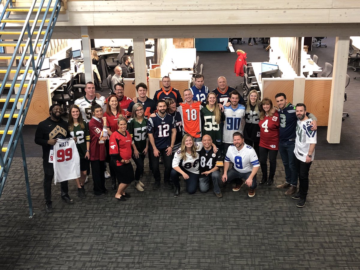 DIRTT's tweet photo. Happy American #Thanksgiving to all of our American DIRTTbags, Partners, Clients and friends (from DIRTT HQ)❤️🇺🇸 https://t.co/1IX9rAl9ho