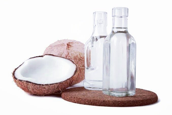 Minyak kelapa murni. Asli Kalbar dengan kualitas kelapa tua yg dipastikan akan membuat kulitas minyak kelapa bisa bertahan hingga lama.