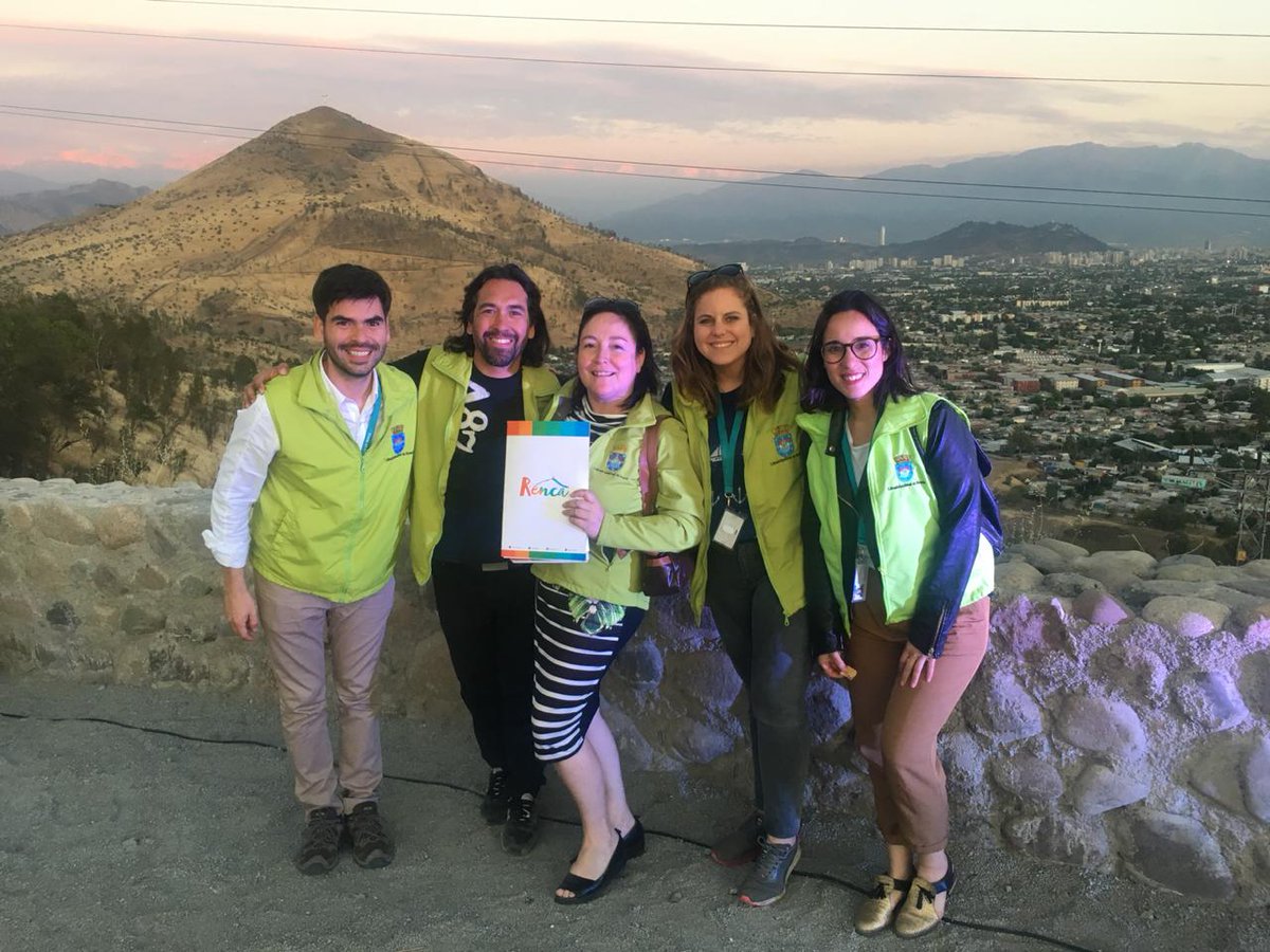 Ale_de_la_Barra's tweet photo. ¡Felices de recuperar un nuevo espacio en Parque Cerros de Renca!
Venga a conocer el Mirador del Cerro Colorado: una de las vistas más lindas de la ciudad de Santiago, y maravillosa puesta de 🌞
#RencaCrece #RencaOrgullosa #RencaParticipa https://t.co/xRXhqV5pMR