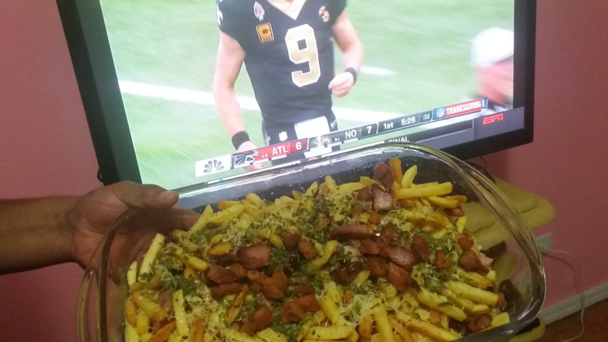 Majoare's tweet photo. Porque na minha casa a ação de graças é assim, batata com queijo, bacon, salsinha e cebolinha! #GratidaoNaESPN https://t.co/EpgF7YK3vo
