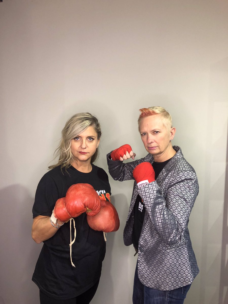 EdenHighDSBN's tweet photo. Thanks to the wonderful team at Scizzions for the sponsorship and the great look! They make short hair fun and dynamic. Thanks Gerri and the Scizzions team! #pearlgloves #readyforit #punchyface #redlipsdontcare #believeinyourself https://t.co/h27p2r8ylM
