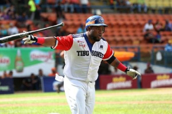 Tiburones hundió a Caribes en el foso de la tabla de posiciones buff.ly/2PPAEYi