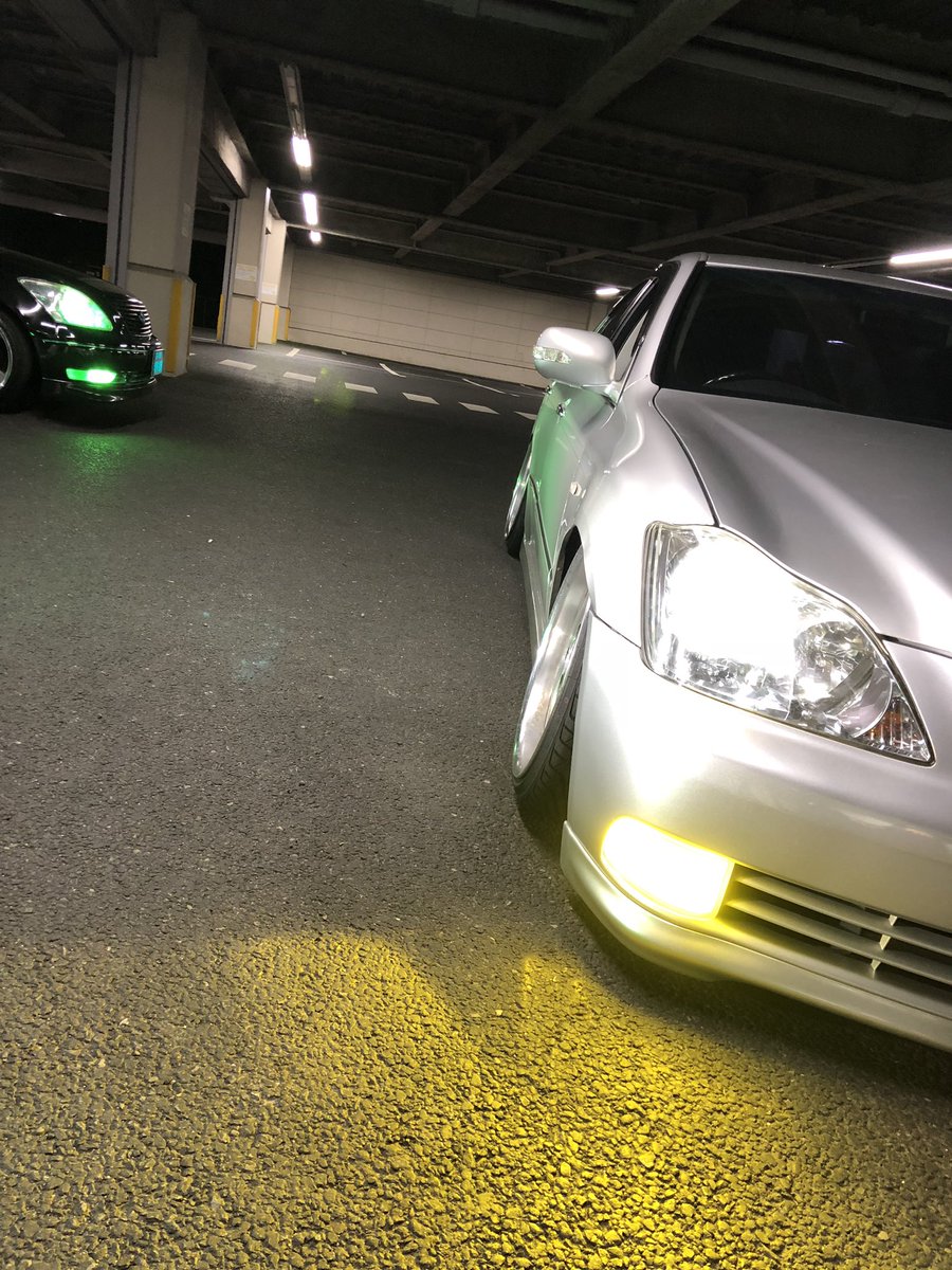 yESVVgmWNppceUT's tweet photo. そーいえば先輩から貰ったクラウン車高下げすぎた https://t.co/vmPFJeMWj4