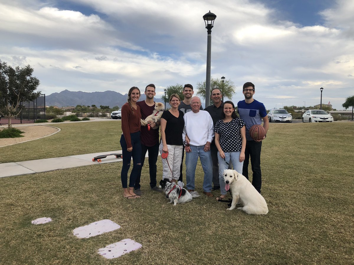slimstevie's tweet photo. Full house for Thanksgiving🐔👨‍👩‍👧‍👦🐶 https://t.co/DJ27b9Dd11