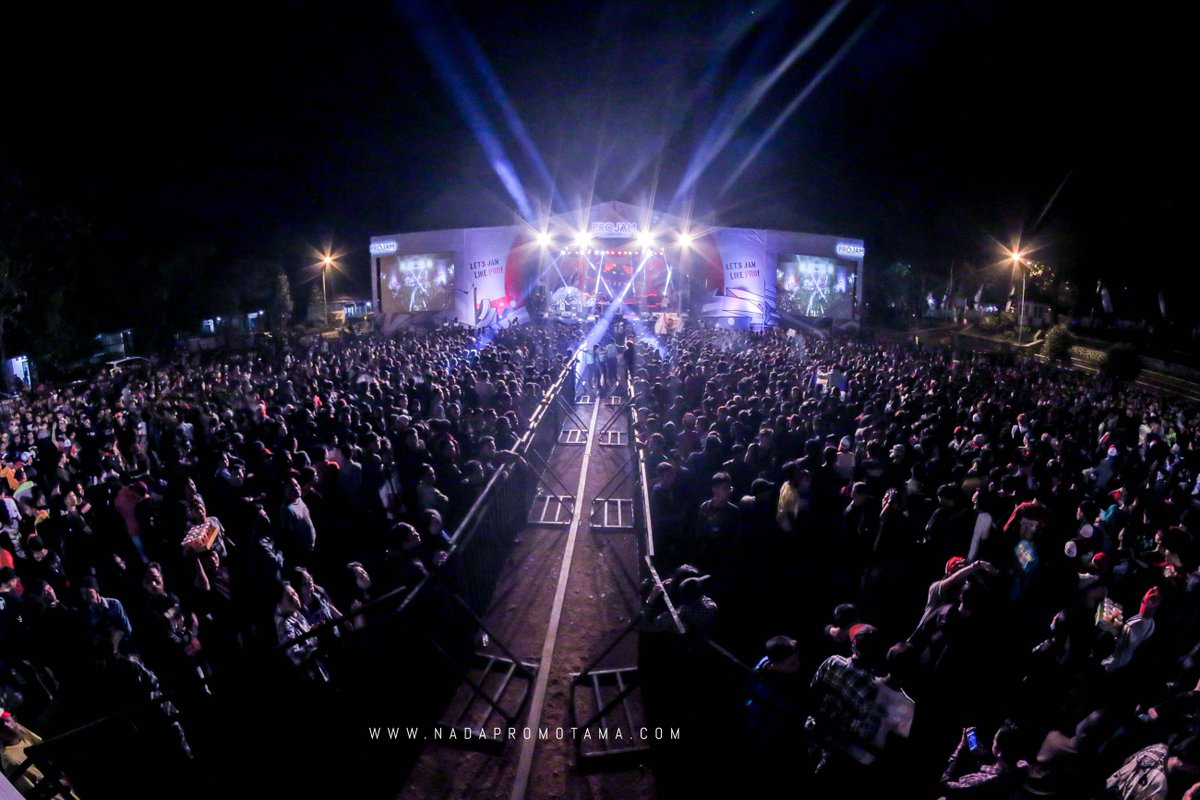 NadaPromotama's tweet image. #Throwback
PROJAM Music

01 April 2017
Open Space Gallery Linggar Jati - Kuningan

📷 @ekkyranger 
#nadapromotama #PROJAM #Projammusic #ProjamID #temenanitu #kuningan
