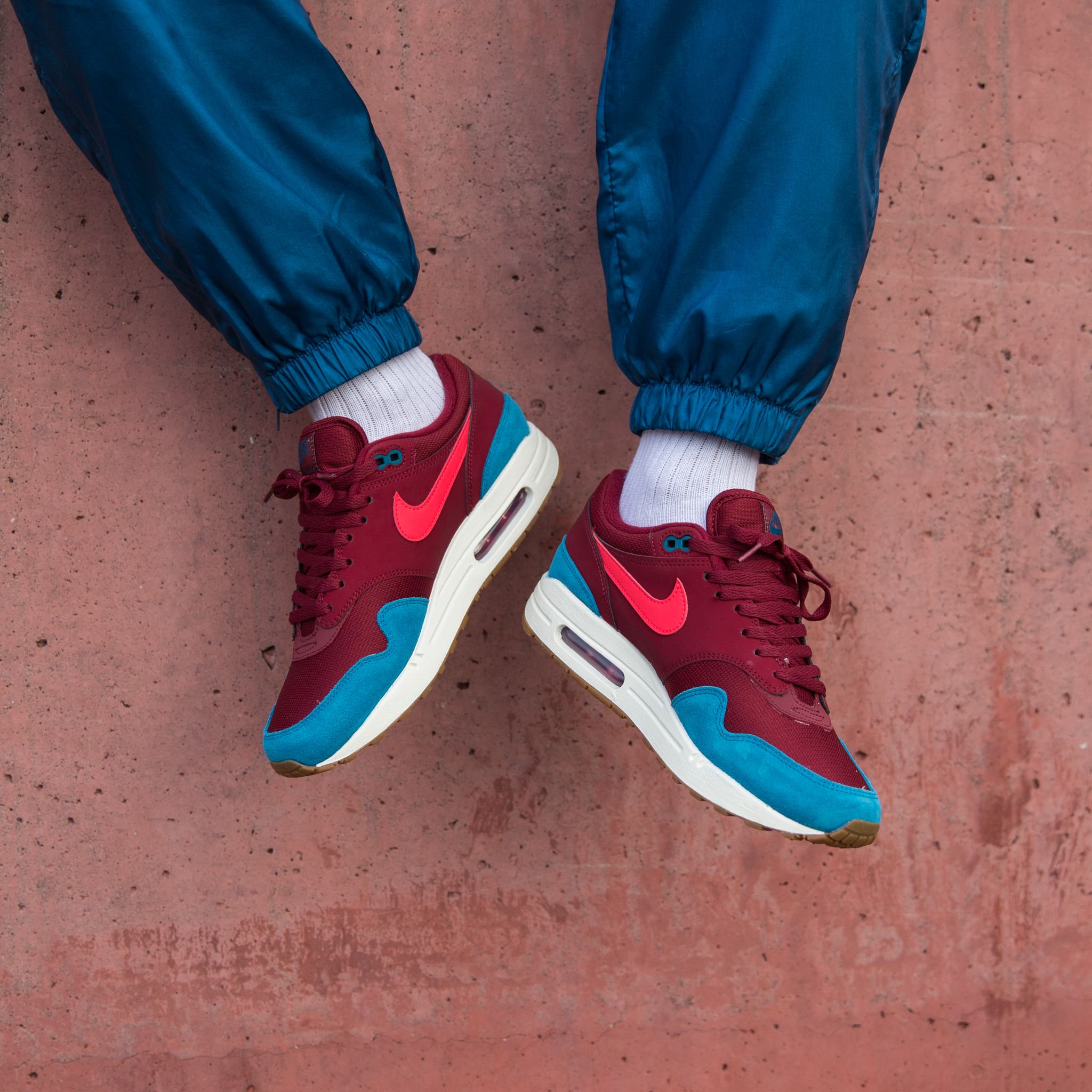 nike air max 1 team red green abyss