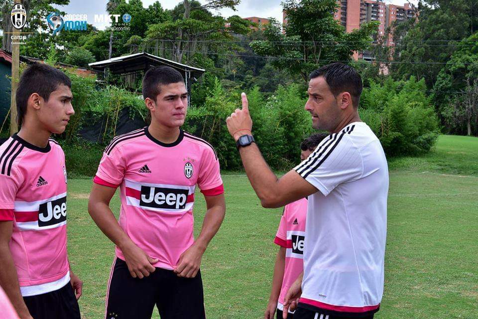 jacademycol's tweet photo. Quedan 4 días para nuestro #JuventusTrainingCamp en #Cúcuta y en este #TBT recordamos el Camp en Medellín en 2016 que contó con la participación especial de jugadores de la @FundaJCuadrado, auspiciados por la Juventus Academy.🏴🏳
VIisita 💻 https://t.co/B3OsUiCMOt para +INF. https://t.co/ZusDMgTdYF