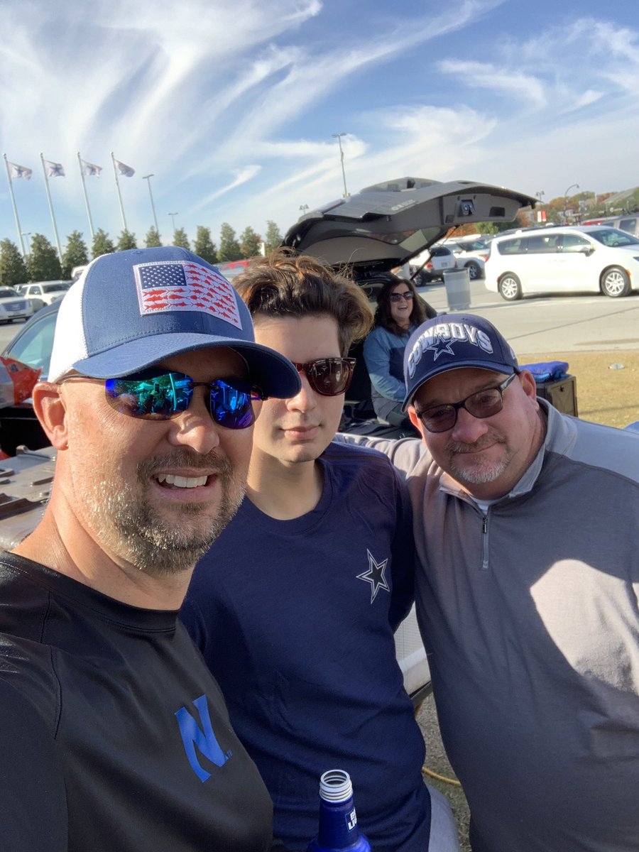 Jason_cluck05's tweet photo. Great time with the boy my brother and big Mitch at #WashvsDal #HowBoutThemCowboys #HappyThankgiving @BryanCluck8 https://t.co/ZfAY9HNrqK