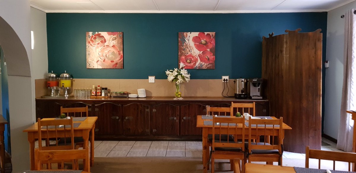 MandersonHotel's tweet photo. We love our teal #accentwalls
#diningroom https://t.co/zZ3EmiIfik