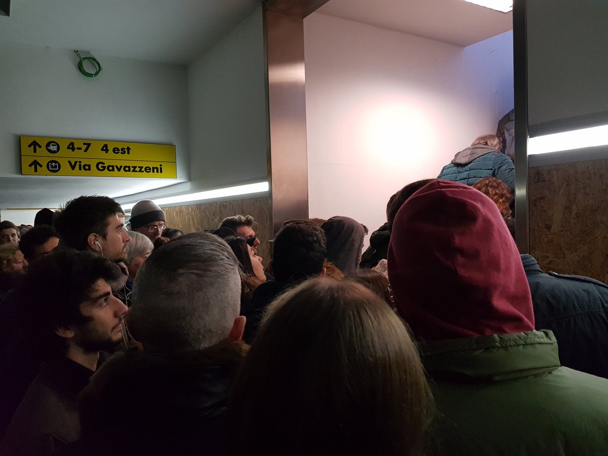 .<a href="/TrenordVictims/">Trenord Victims</a> @TRENORD_miBGt 
@LeFrecce 
@Trenord_Press 
Ora anche salire sul binario diventa una sfida. Non si può far partire i treni per Milano da un marciapiede impraticabile. Incompetenti e sfacciati. Del ritardo di #Trenord (venti minuti e non partiti) inutile parlare.