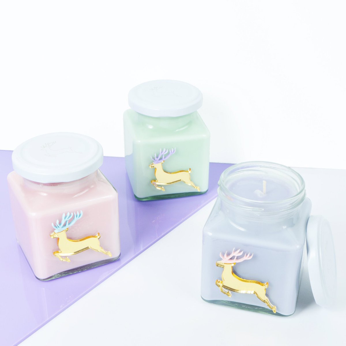 #FreebieFriday We've got 3x Reindeer Candles up for grabs💕 For a chance to win one, retweet and follow <a href="/FlamingoCandles/">Flamingo Candles</a> ✨ Closes tonight!