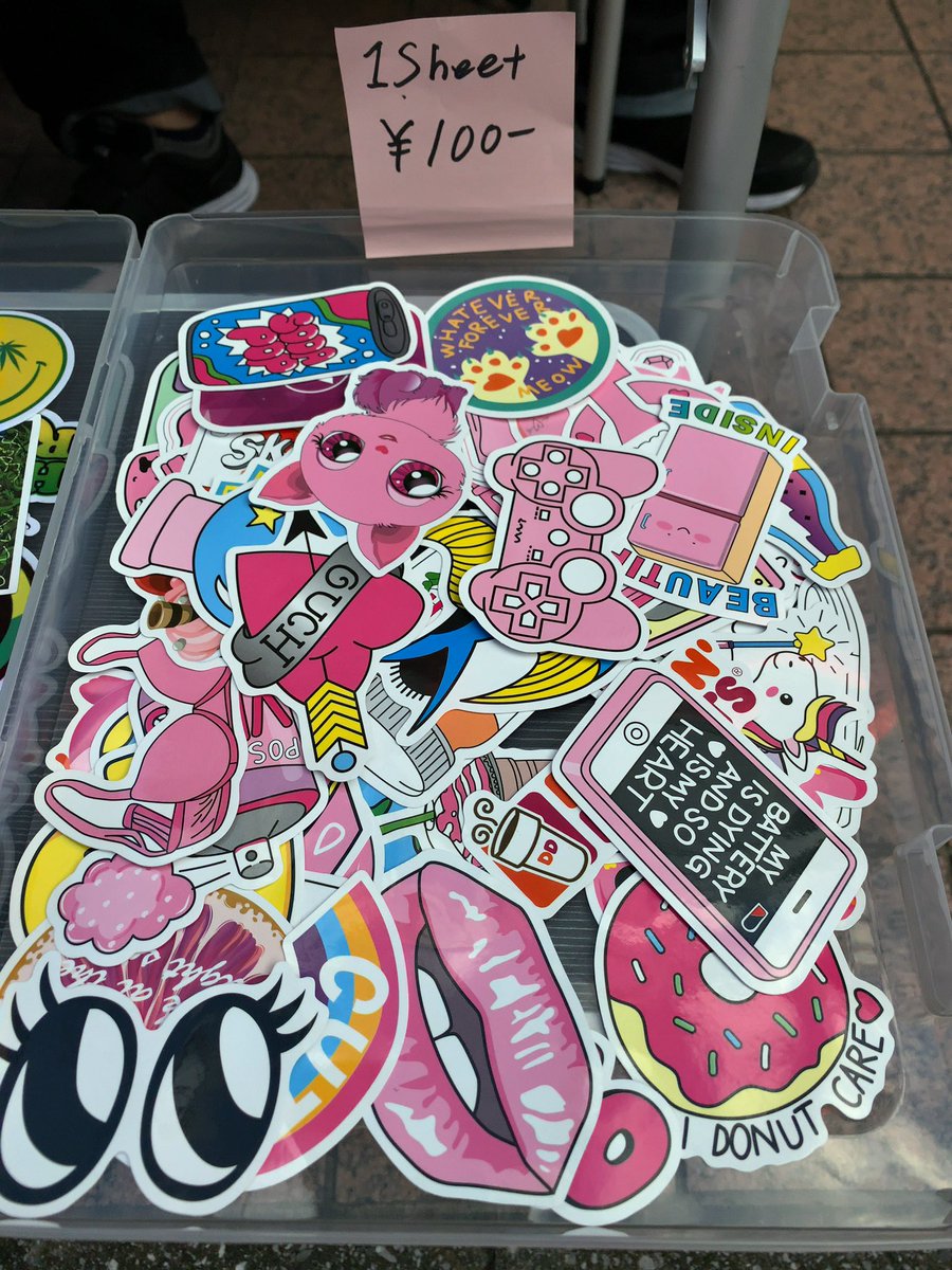 Condomania コンドマニア プチイベント 本日も店頭にてやたらと女子に人気のステッカーを販売中です ひょっとして ステッカーマニアは男子より女子の方が多い ステッカー 女子ミナティ