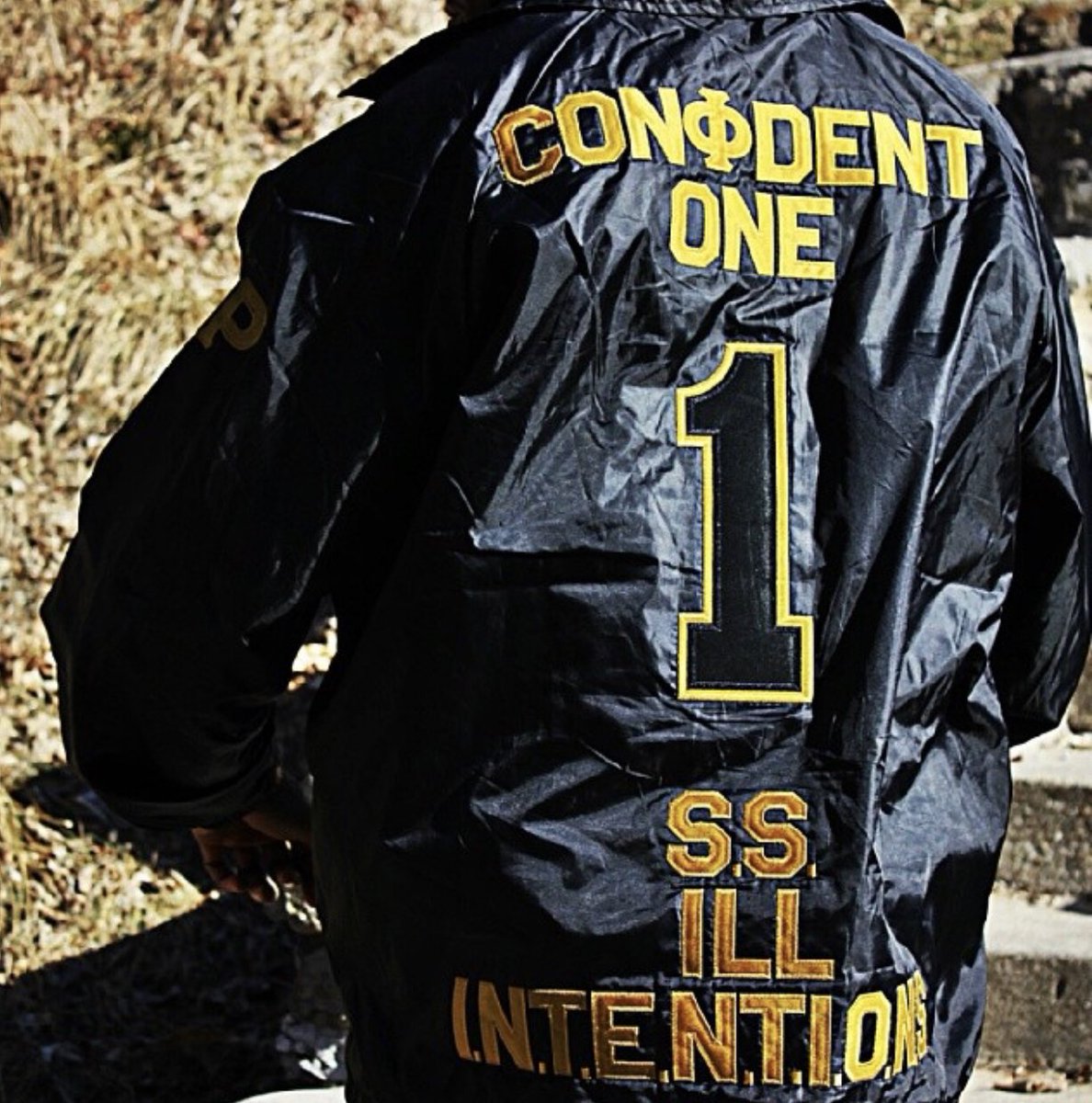 drizzybethename's tweet image. Happy ALPHAversary to my MF ship! We the live 5 today. So grateful for this everlasting and non-changing brotherhood! 06 to my ship and DRhoBaby! ☠️. #Fall13 #YardRunners #DRhoBaby