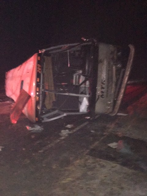 wspd6pio's tweet photo. #Update:  Again, No Serious Injuries.  About 20-25 student (UW Band Members) transported to local hospitals as a precaution.  The other students &amp; staff were sent on the other charter buses to George Elementary school. They will also be checked out by medics. 56 total on the bus. https://t.co/bTOtFcCo4U