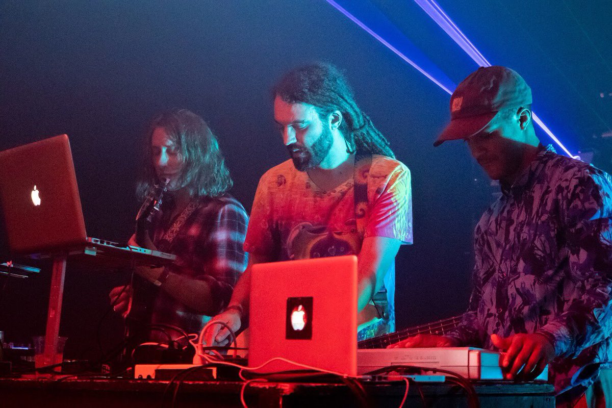 plaidhawaii's tweet photo. Zerobreak Hawaii 🎹🎸🍍🎶🌴
📸: Lucas Ewing
#tropout #plaidhawaii #liveband #jamhouse #mke #mkemusic #marfam #milwaukee #producers #edm #indiedance #futurebass #homies #miramartheatre #sorrymrsjackson #partypupils #remix #liveflip https://t.co/ii7BdTy6rw