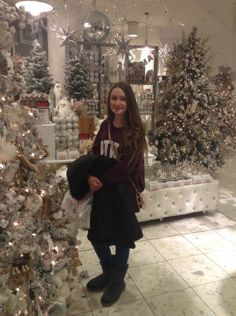lmiles179's tweet image. The #WalnutRoom at #Macys. 🎄😍 #Chicago✨