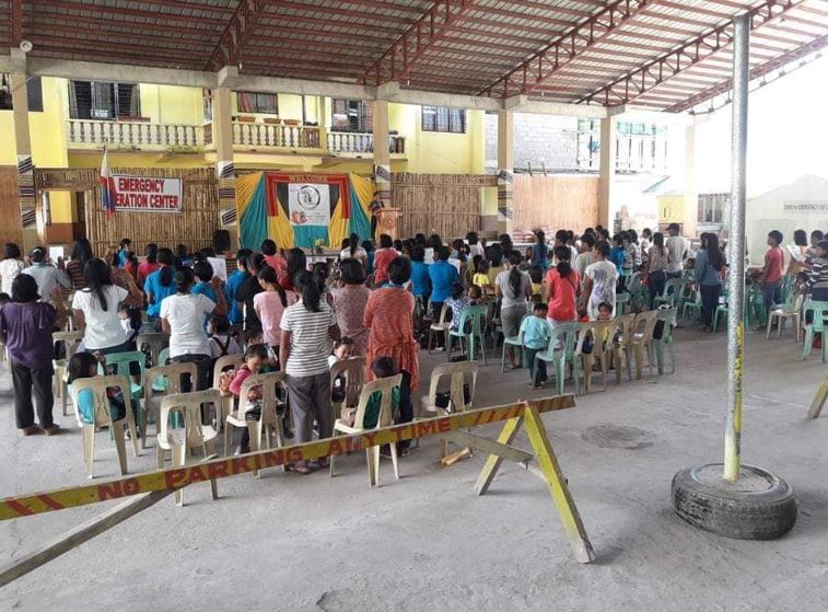 PNPPasil's tweet photo. In relation to the 26th Children's Month Celebration, PO3 Melba Lingayo led the recitation of the Panatang Makabata to the children, parents and participants during the said activity at the open Gym, Pasil Kalinga. 10-23-18.
#ProgramEnhancement
#PNPPatrolPlan2030 https://t.co/zzfosrmP3Y