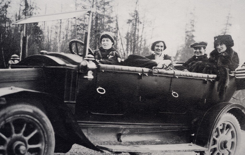 deespostcards's tweet photo. Road Trip. #foundphotograph #bnw #photography #paperthings #deespostcards https://t.co/qgQ8BmPjFx