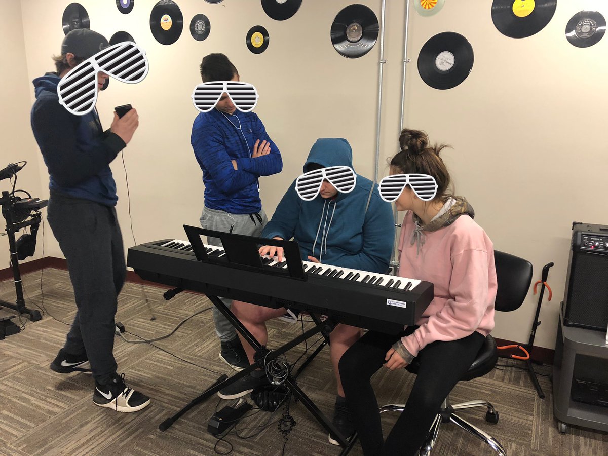 RenettaPeddle's tweet image. @forthighschool grade 10s had a great morning @FSaskLib ! Thank you for having us and letting us tinker and explore in the maker space! @eips #FortSask #buttonsfordays #duets #safespaces